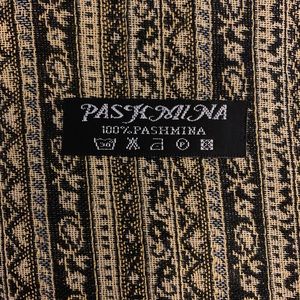 NWOT 100% Pahmina scarf